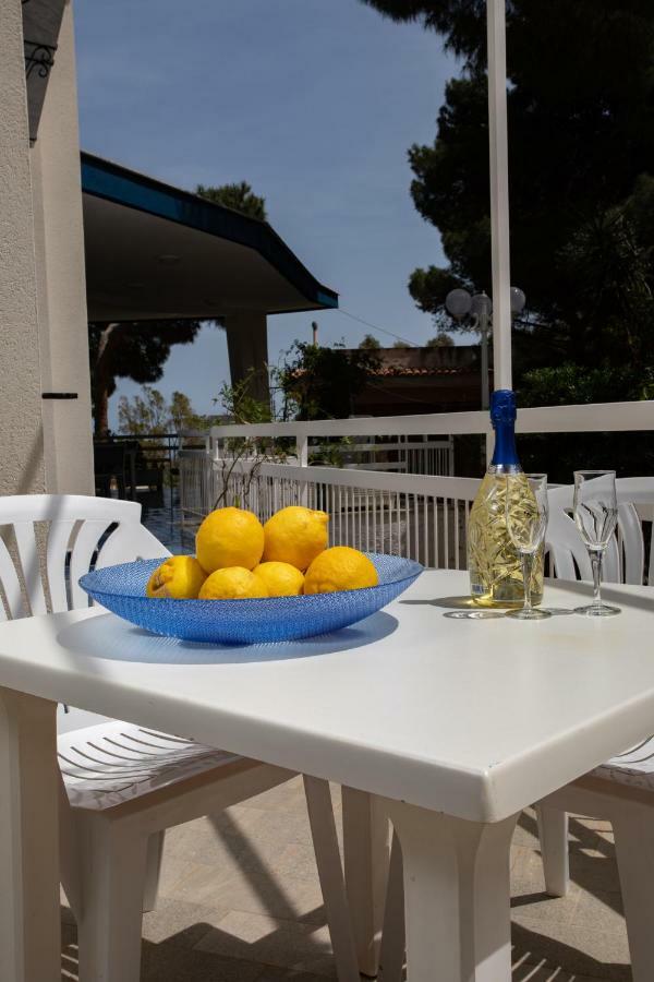Villa Aurora Mondello Addaura ภายนอก รูปภาพ